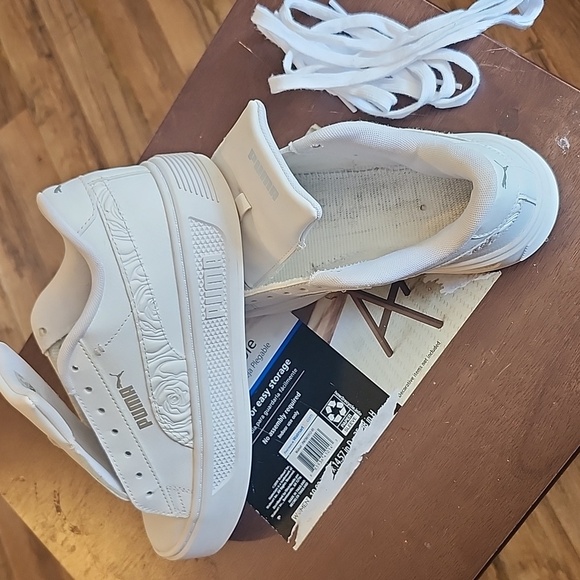 Puma White Classic Sneakers Minimalist Design - Picture 8 of 10